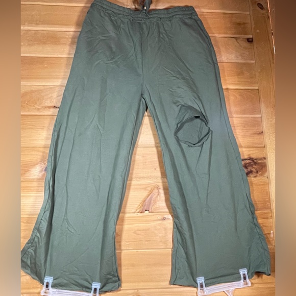 NWT Zenana Distressed Knee French Terry Sweats With Pockets 3XL LIGHT OLIVE - Picture 4 of 6